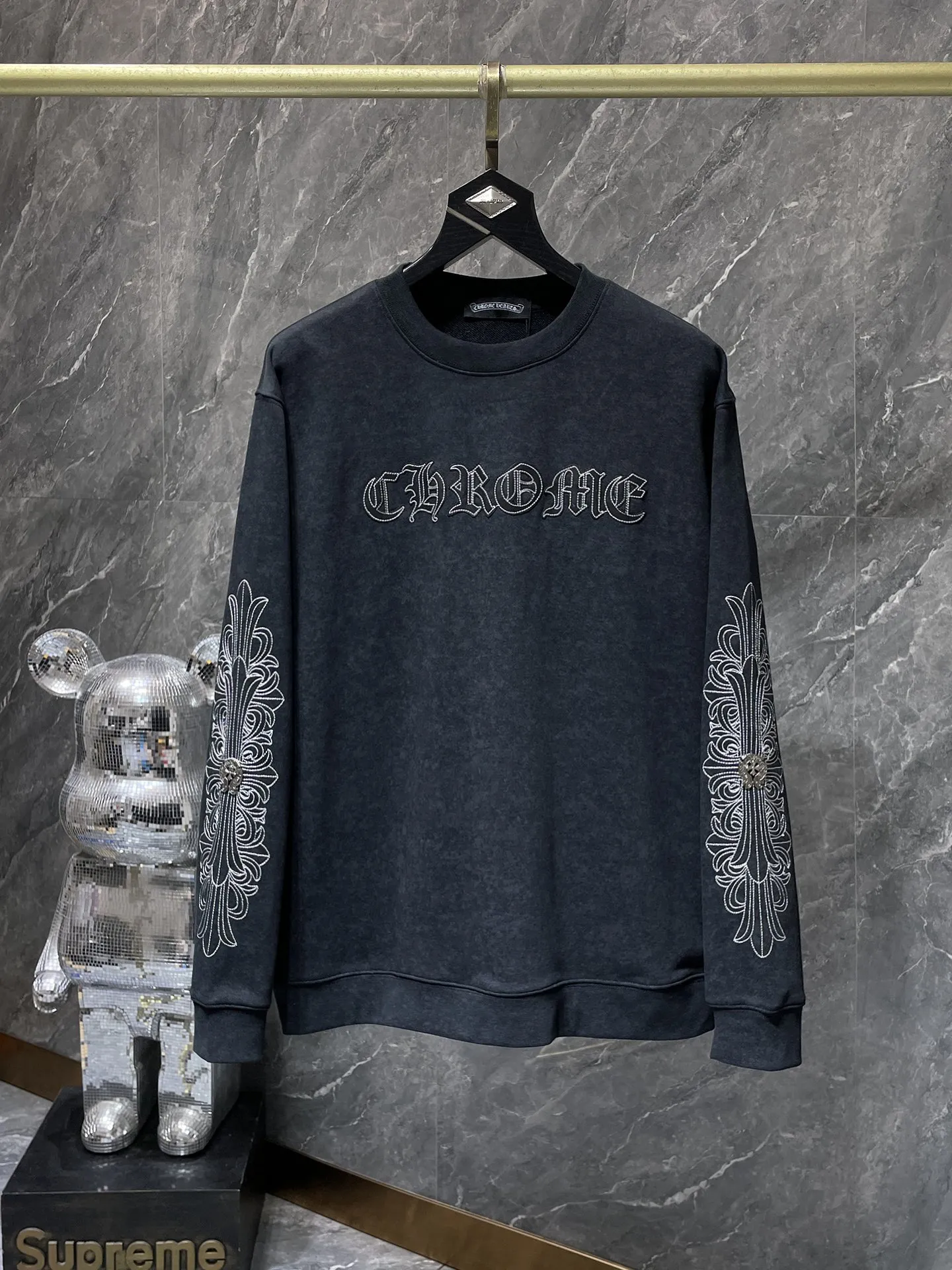 P250 Chrome Hearts Autumn and Winter Washable Style! 2025 Counter synchronization High-weight, environmentally friendly and high-quality top-quality washed fabrics Special craftsmanship American tie-dye embroidered round neck sweatshirt Leather embroidery plus customized retro hardware Counter synchronization 1:1 replica version Recommended color: black Size: S, M, L, XL